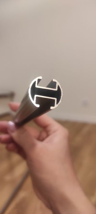 elementy karnisza po 15zł lub cały karnisz za 60zl.