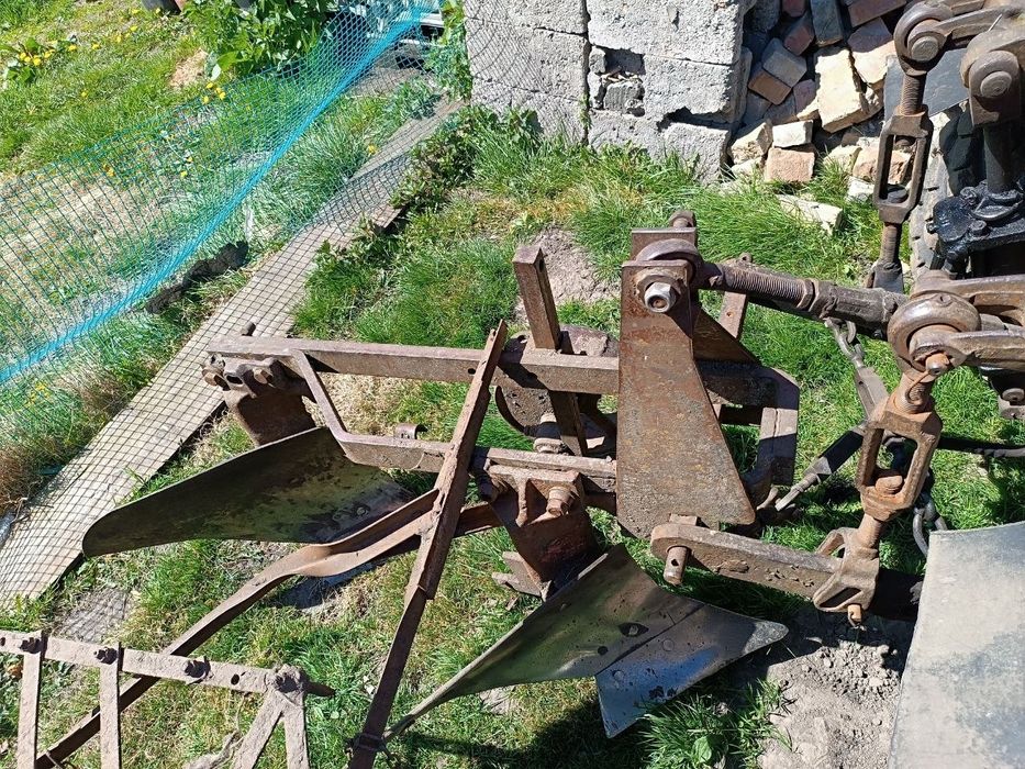 Плуг 2 корпусний в гарному стані,розміри на фото