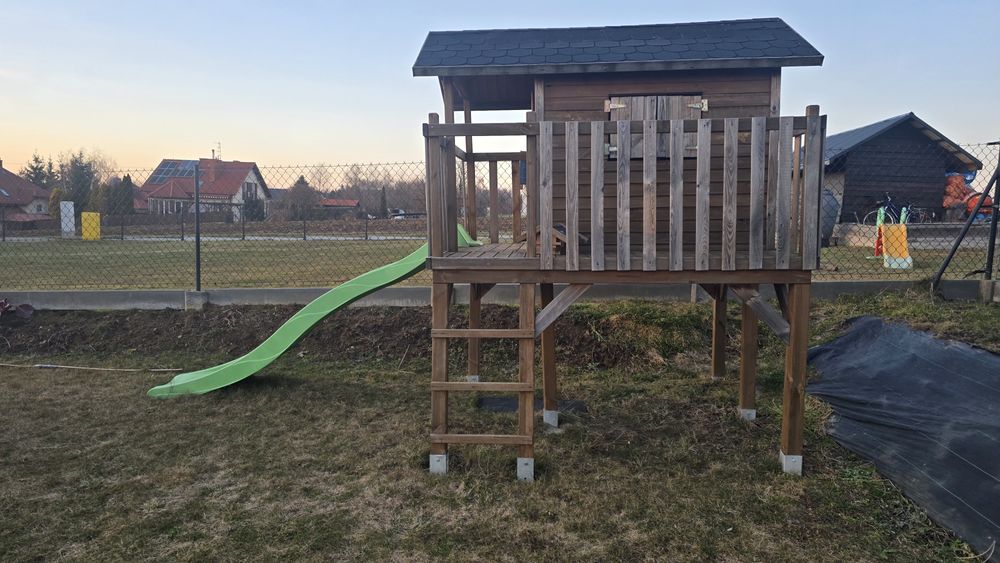 Domek ogrodowy ze zjeżdżalnią dla dzieci Jakob 195x243x280 cm Sobex