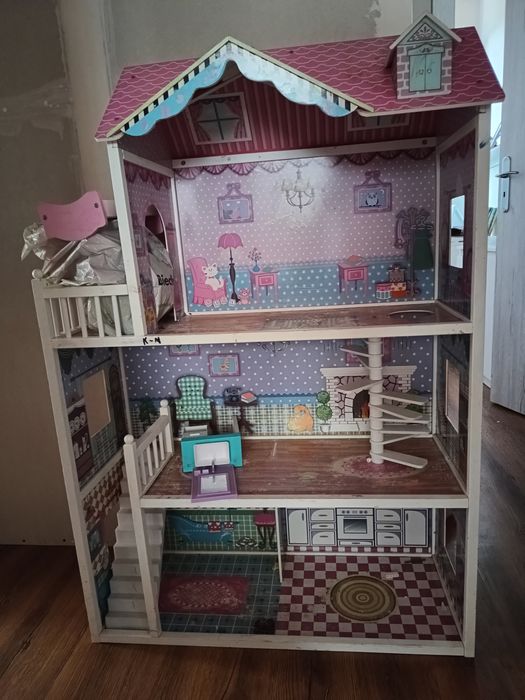 Domek dla lalek.