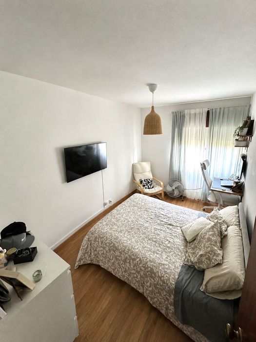 T3 Luminoso em Excelente Estado | Caxias | Disponível a 1 de Julho
