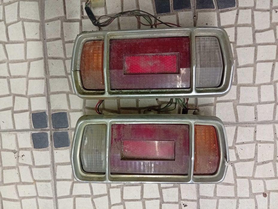 Farolins traseiros Datsun 1200