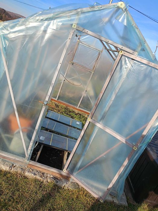 Sprzedam tunel foliowy.