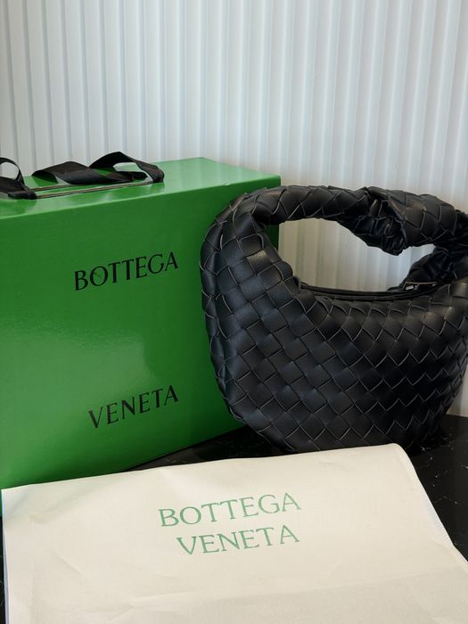 Bottega Veneta чорна шкіряна сумочка