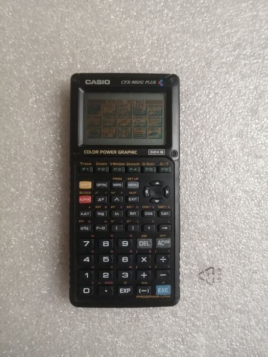 Kalkulator graficzny Casio CFX-9850GB Plus.
