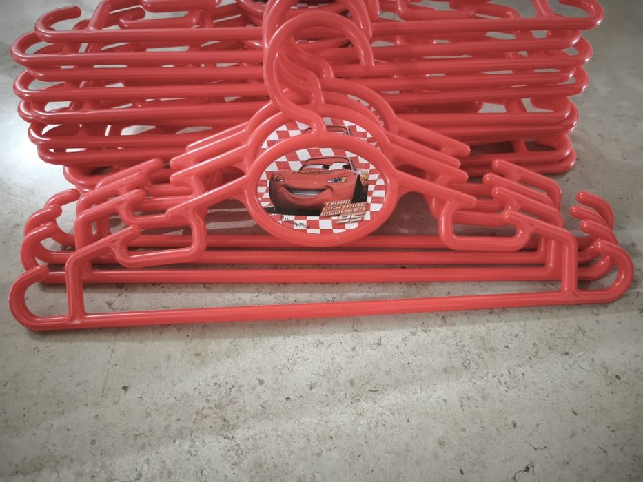 Pack 24 cabides criança Faísca Mcqueen