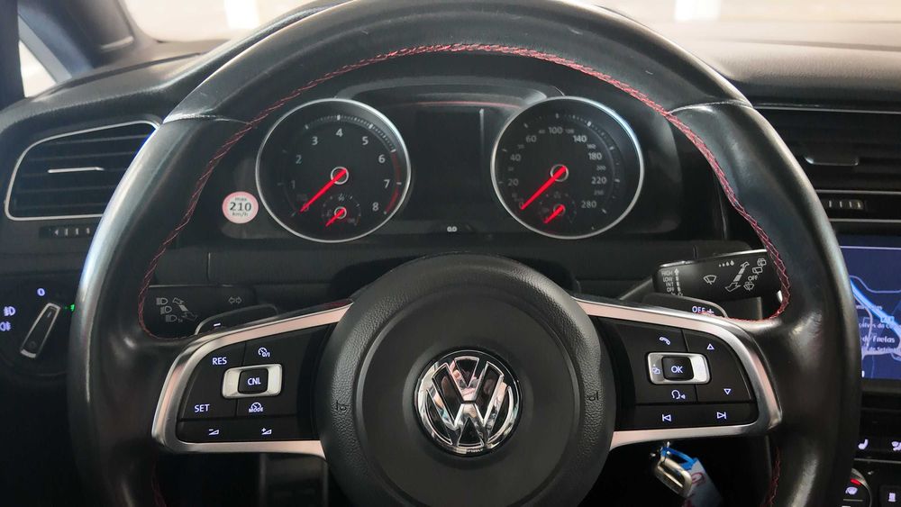 VW Golf VII GTI TSI BMT*DSG*Tecto de abrir*Pele*Bola de reboque*
