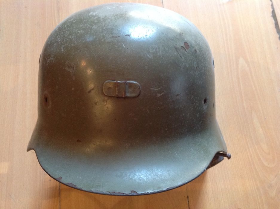 Militaria, Capacete usado na Guerra Civil de Espanha.
