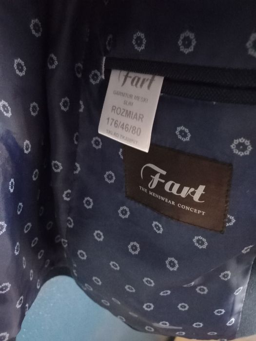 Męski granatowy garnitur