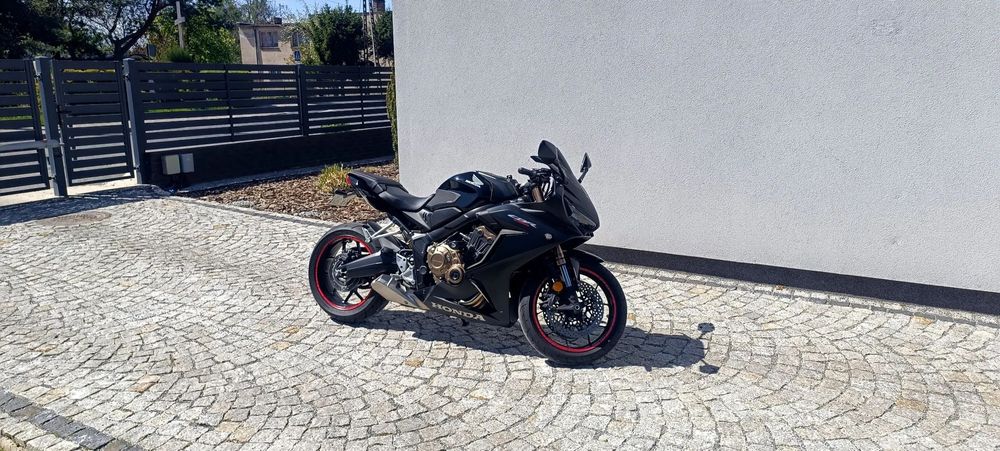 Honda CBR 650r, salon Polska, bezwypadkowy, niski przebieg, dodatki