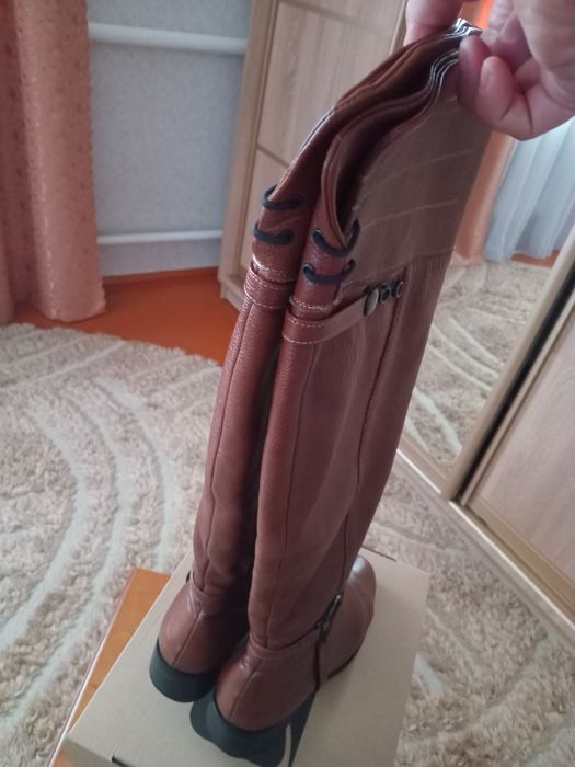 Шкіряні жіночі чоботи