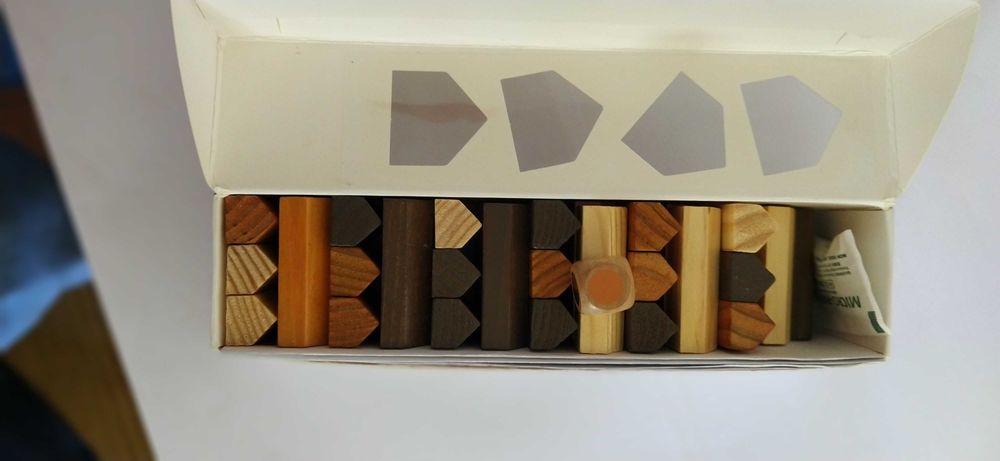 "Jenga" Jogo Tabuleiro de empilhar e retirar com Dado NOVO423545907435939841