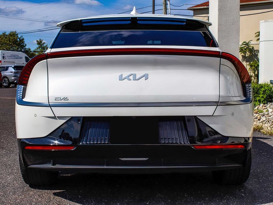 Kia EV6 Wind      2023