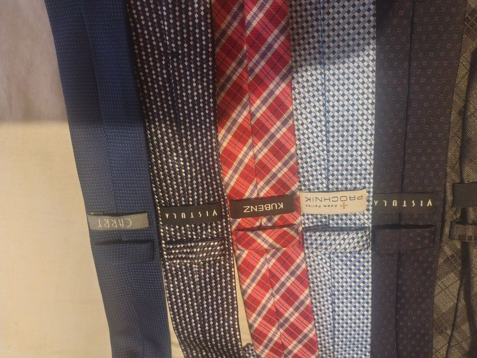 Zestaw krawatów i poszetek butonierek Vistula Bytom