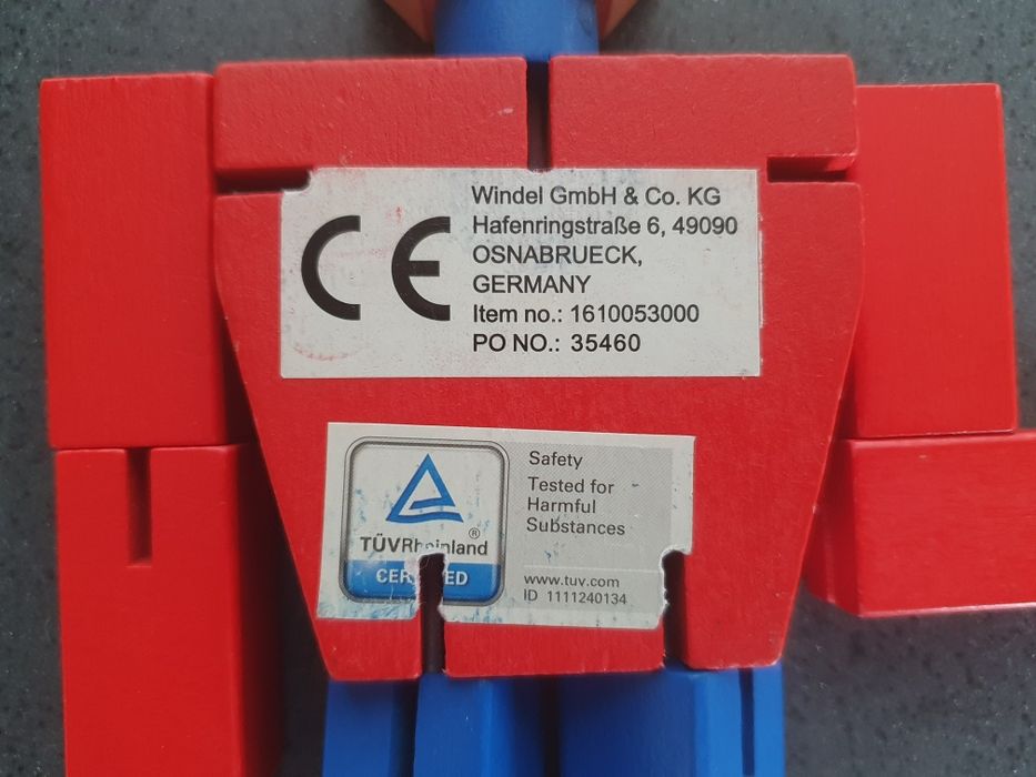 Robot dla dzieci , wykonany z drewna