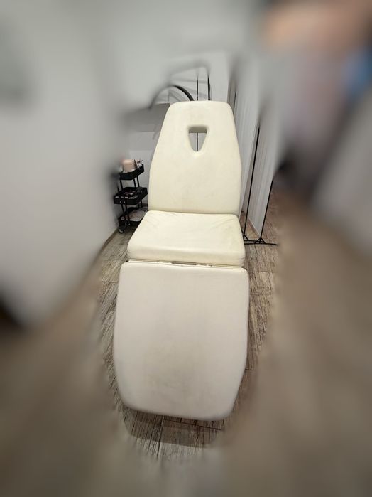 Łóżko kosmetyczne na kółkach