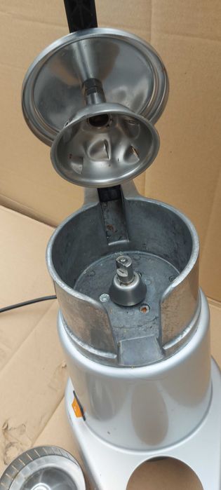 Соковитискач для цитрусових Macap P206 фрешниця Соковижималка