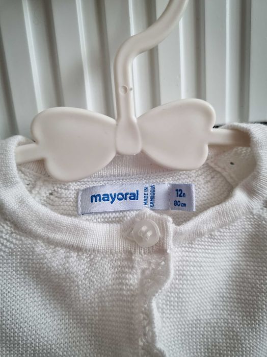 Białe krótkie bolerko