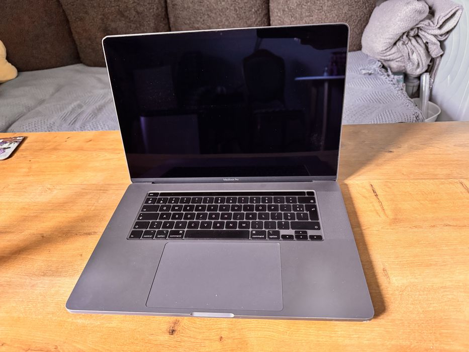 Macbook pro 16 2019 a2141 16/512 i7 radeon 5300m