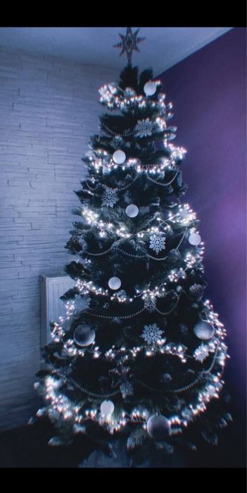 choinkę "Biała Rosa" z OBI, wysokość 220 cm