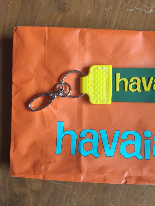 Porta-chaves marca "Havaianas" novos