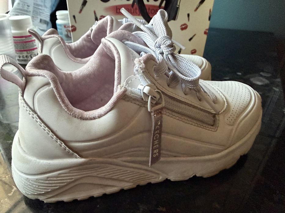 Кросівки для для дівчинки skechers