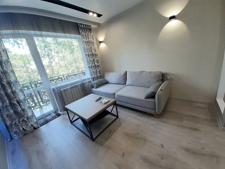 Подобово 2-х кiмнатна Центр поруч обласна лiкарнья