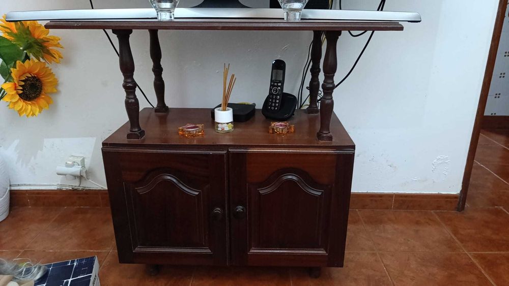 Móvel de TV com arrumação