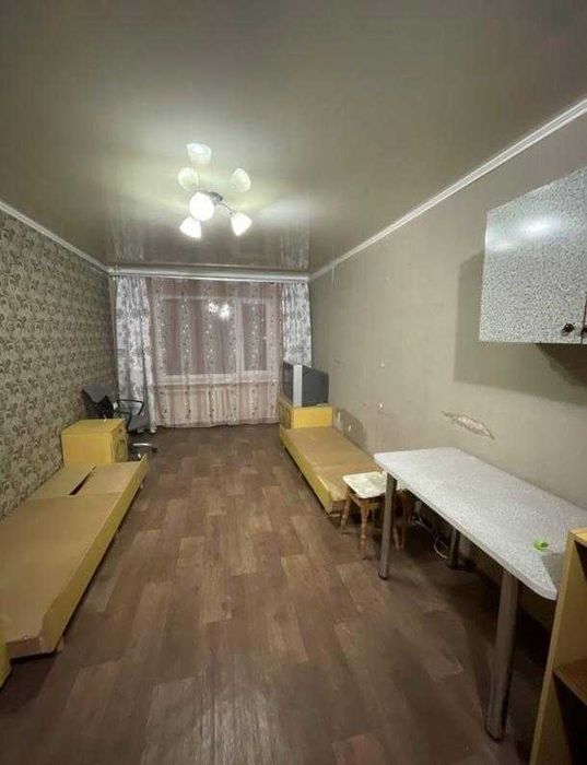 Метро Палац Спорту чудова кімната 18 метрів з капітальним ремонтом.