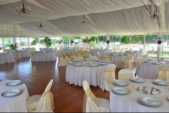 Alugo cadeiras e coberturas , vários materiais para festas