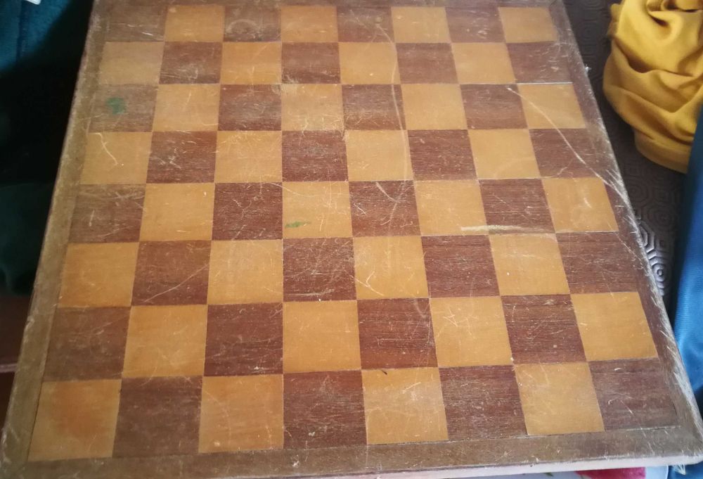 Prancha de skim board, jogo de tabuleiro etc