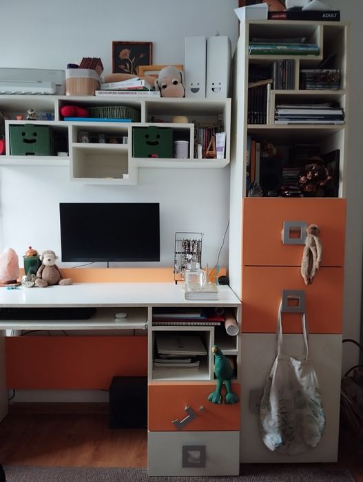 Zestaw mebli młodzieżowych