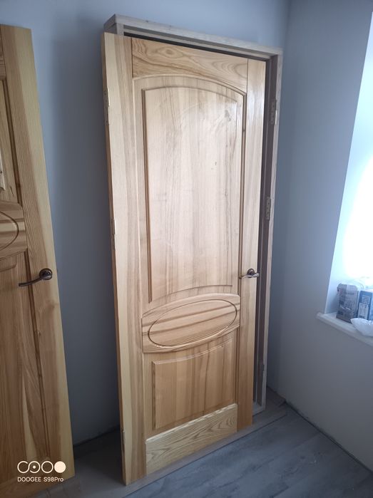 Двері з масиву ясеня комплект