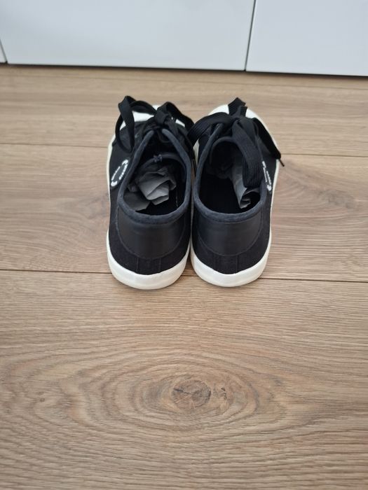 Czarno białe trampki Kazar 38