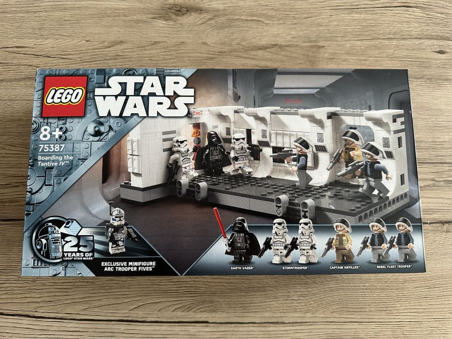 LEGO Star Wars 75387 - bez figurki rocznicowej