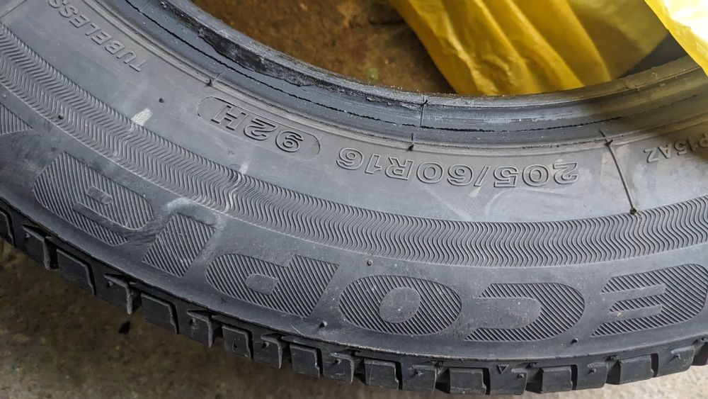 Sprzedam opony 205/60/r16