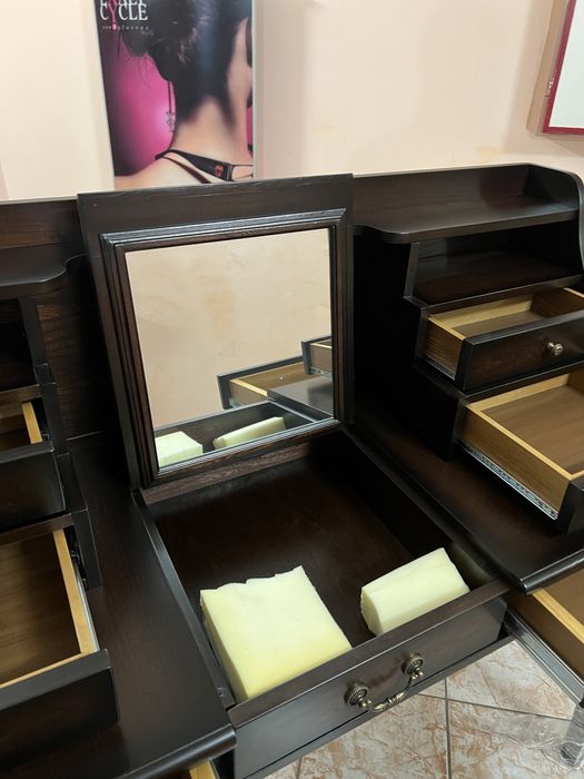 Туалетный столик ручной работы из массива береста, цвет венге