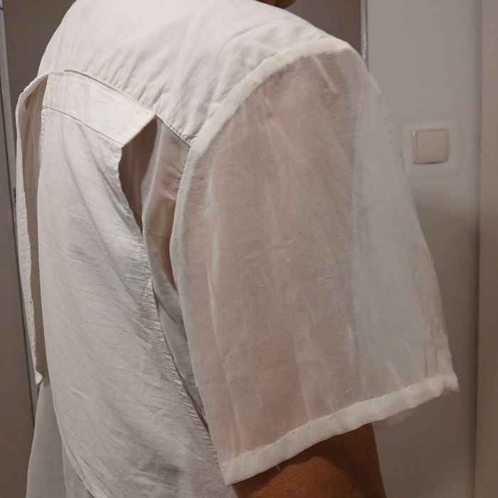 Biała koszula z koralikami