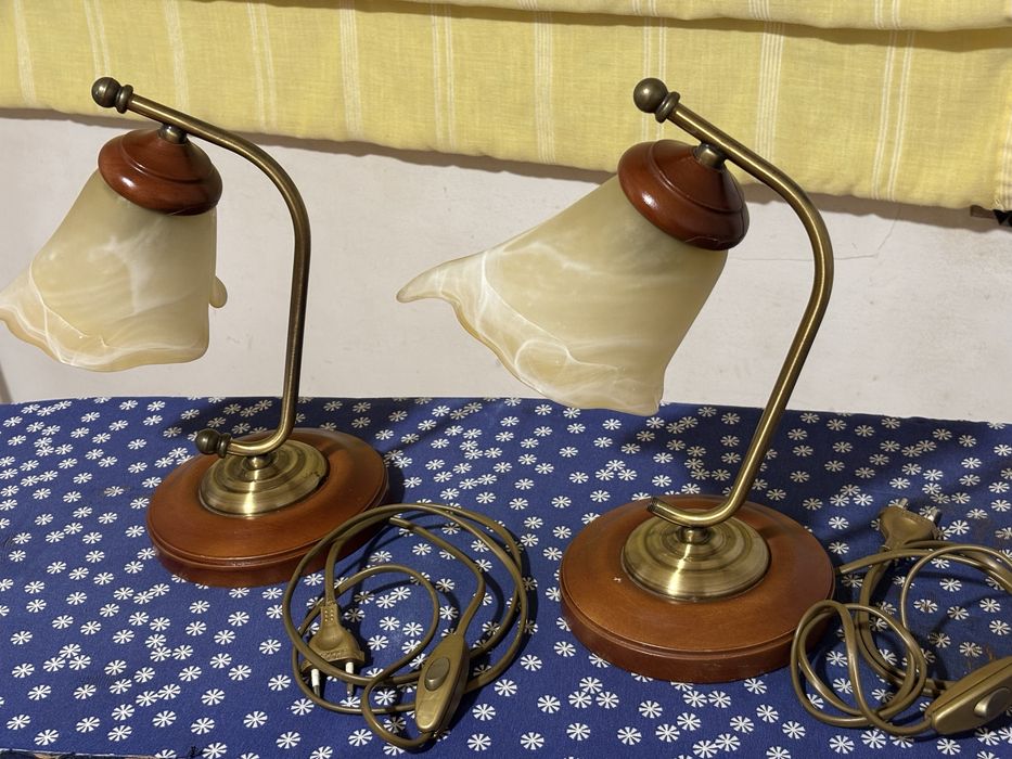 Candeeiros de teto e mesinhas
