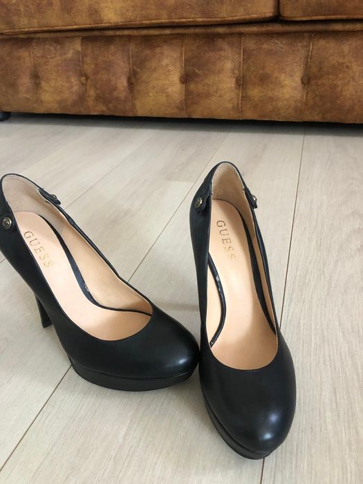 Sapatos cerimónia Guess