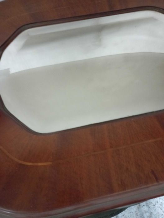 Mesa de centro , com tampo em vidro