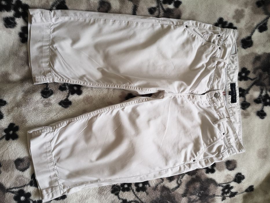 Szorty, krótkie spodenki, białe, Tommy Hilfiger, r. 29