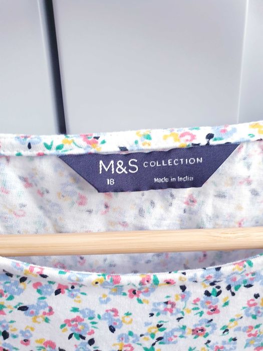 Biała bluzka ķoszulka t-shirt haftowana w kwiatuszki M&S 46 48