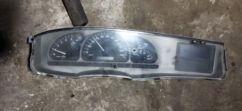 Панель приборов (панель приладів) спідометр) на Opel Vectra, mercedes
