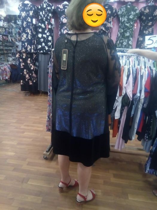 Платье продам красивое
