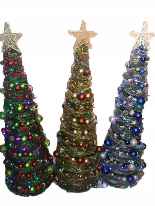 Choinka stożek 80 cm z lampkami i ozdobami PRODUCENT