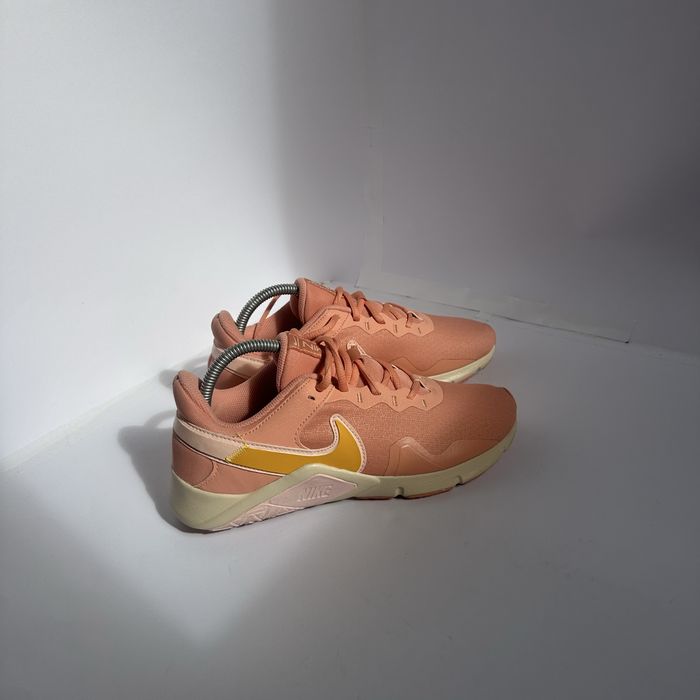 Жіночі Кросівки Nike Legend Essential 2 Розмір 40