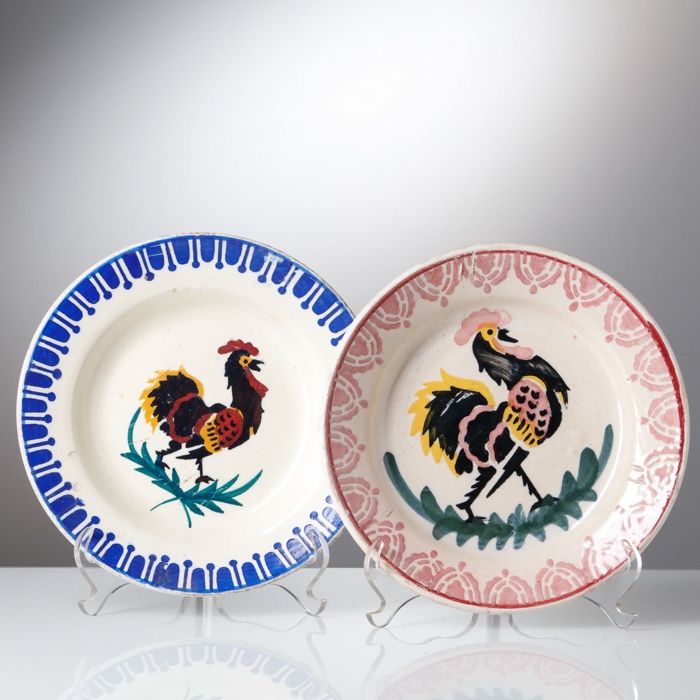 Dois pratos antigos em faiança portuguesa