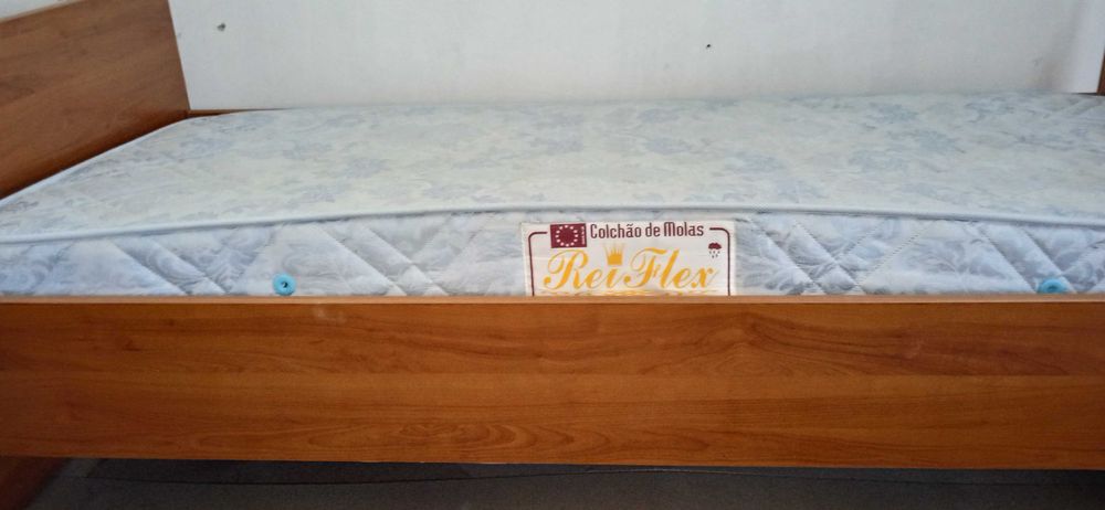 Televisão 100€, cama de solteiro,120€