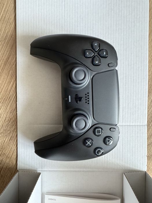 PlayStation 5 PS5 + 2 Pady + 6 gier